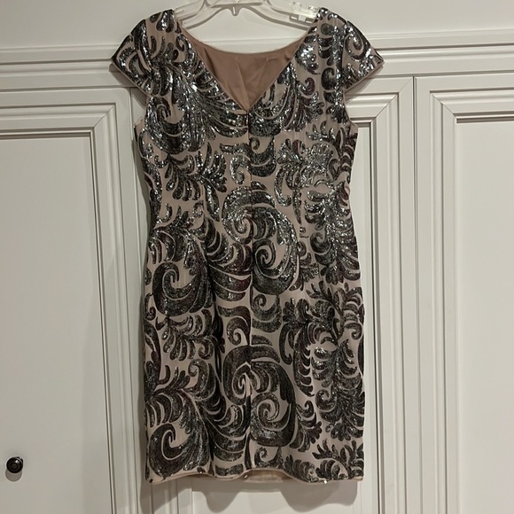 Adrianna Papell Sequined Sheath Dress Tan and Silver Size 10P - Picture 4 of 9